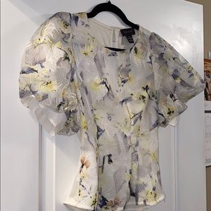 Puffy short sleeved blouse